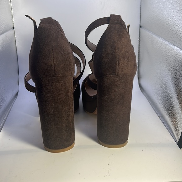 Yoki NWOT platform shoes size 7 in excellent condition - Picture 4 of 5